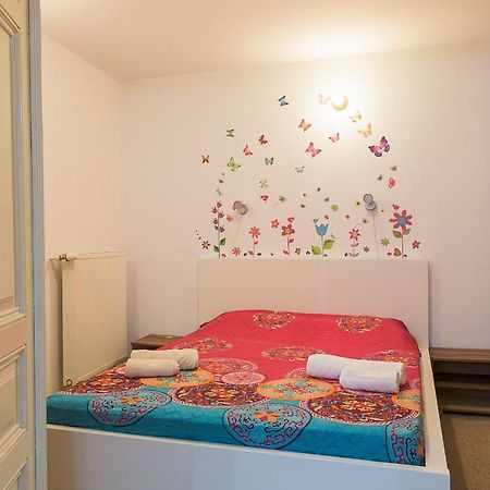 Center Walking Apartment And Room Bucharest Exterior photo