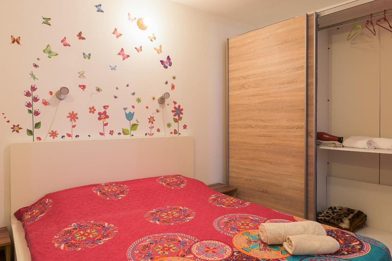 Center Walking Apartment And Room Bucharest Exterior photo