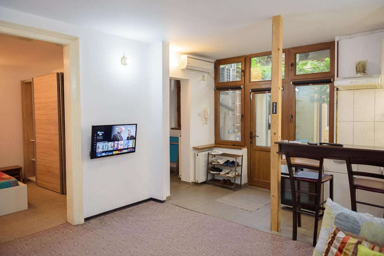Center Walking Apartment And Room Bucharest Exterior photo